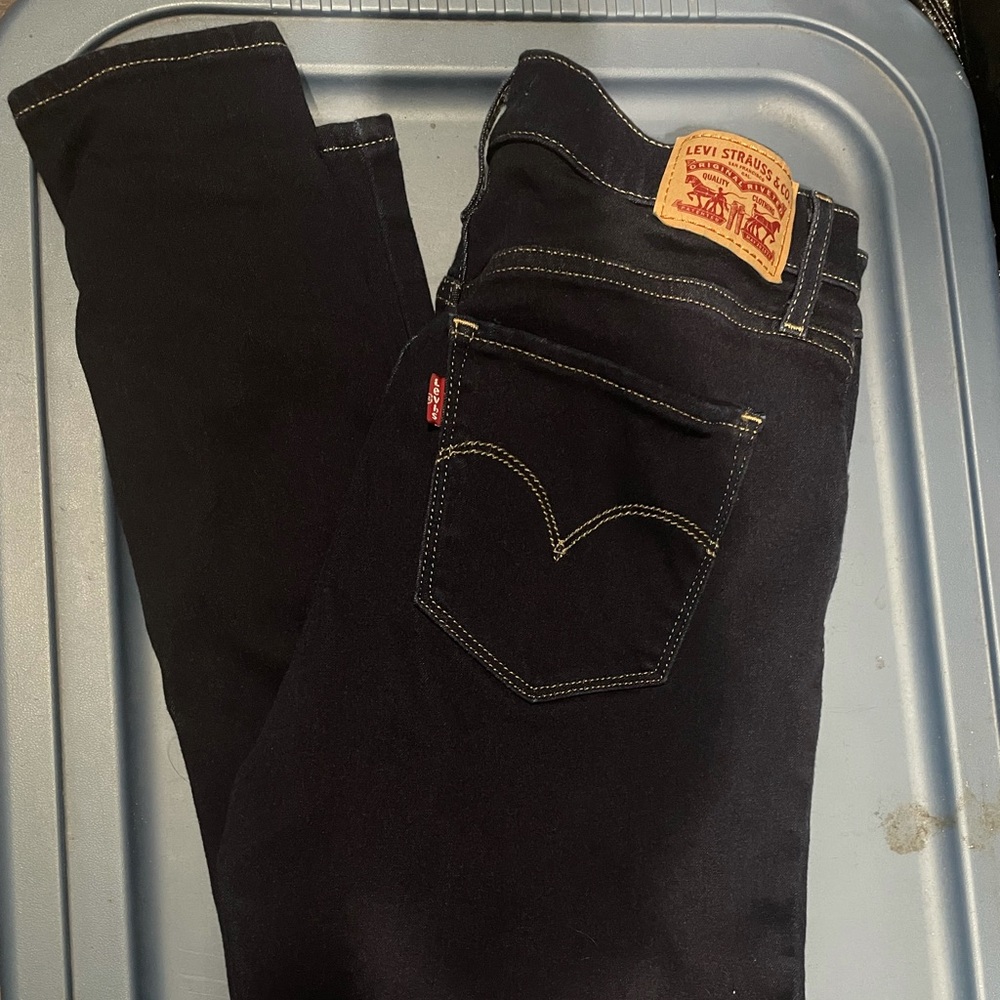 Size 28 Levi’s skinny